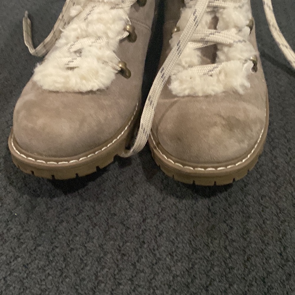 👟 3/$10 - Boots - Picture 4 of 4
